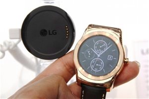 LG�������ܷ�ˮ�ֱ� ����V40�ֻ�ͬʱ����